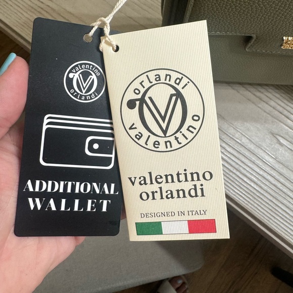 Beautiful Valentino Orlandi bag w/ wallet. Brand new with tags. Never used! - Picture 5 of 6
